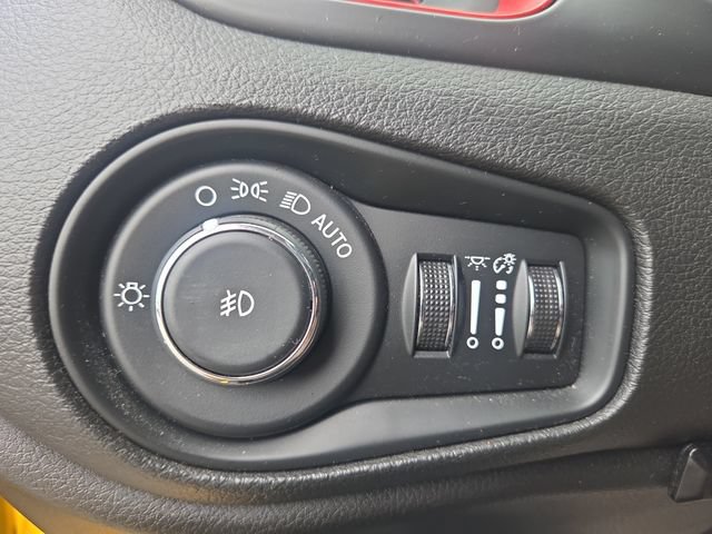 Used 2016 Jeep Renegade Trailhawk AWD/4WD image 18