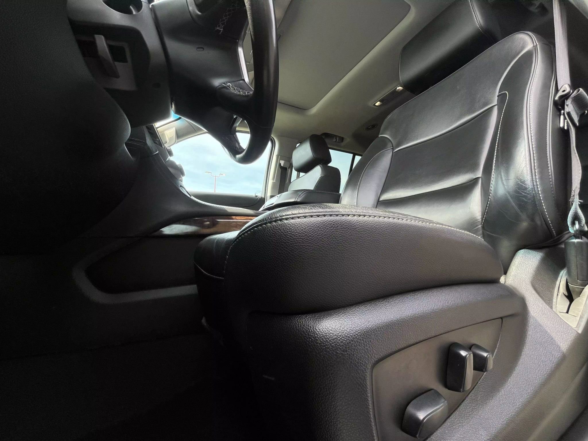 Used 2020 Chevrolet Suburban LT image 17