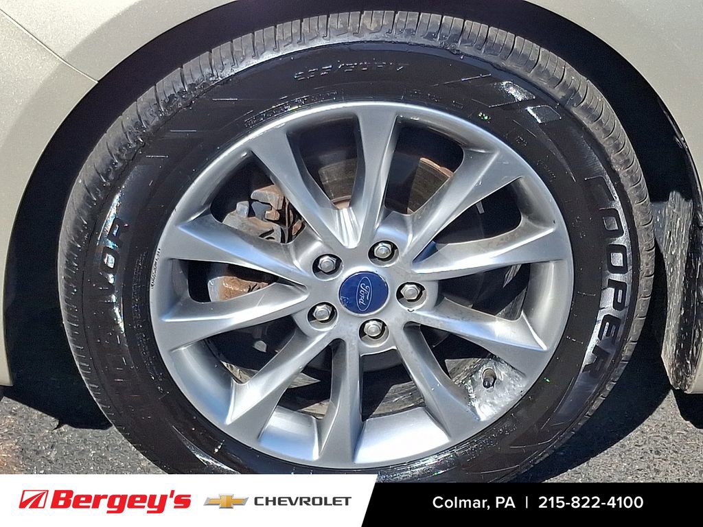 Used 2017 Ford Fusion SE w/ Fusion SE Technology Package FWD image 10