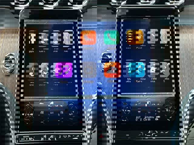 Used 2025 Mercedes-Benz GLC 300 4MATIC image 13