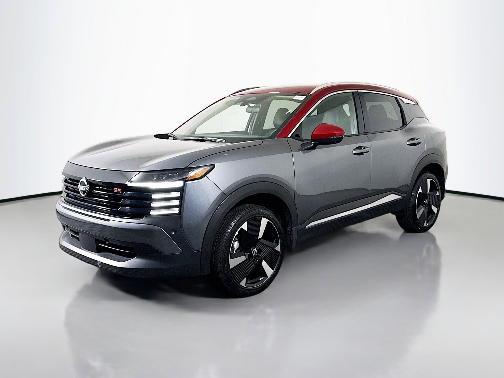 Used 2025 Nissan Kicks SR image 4