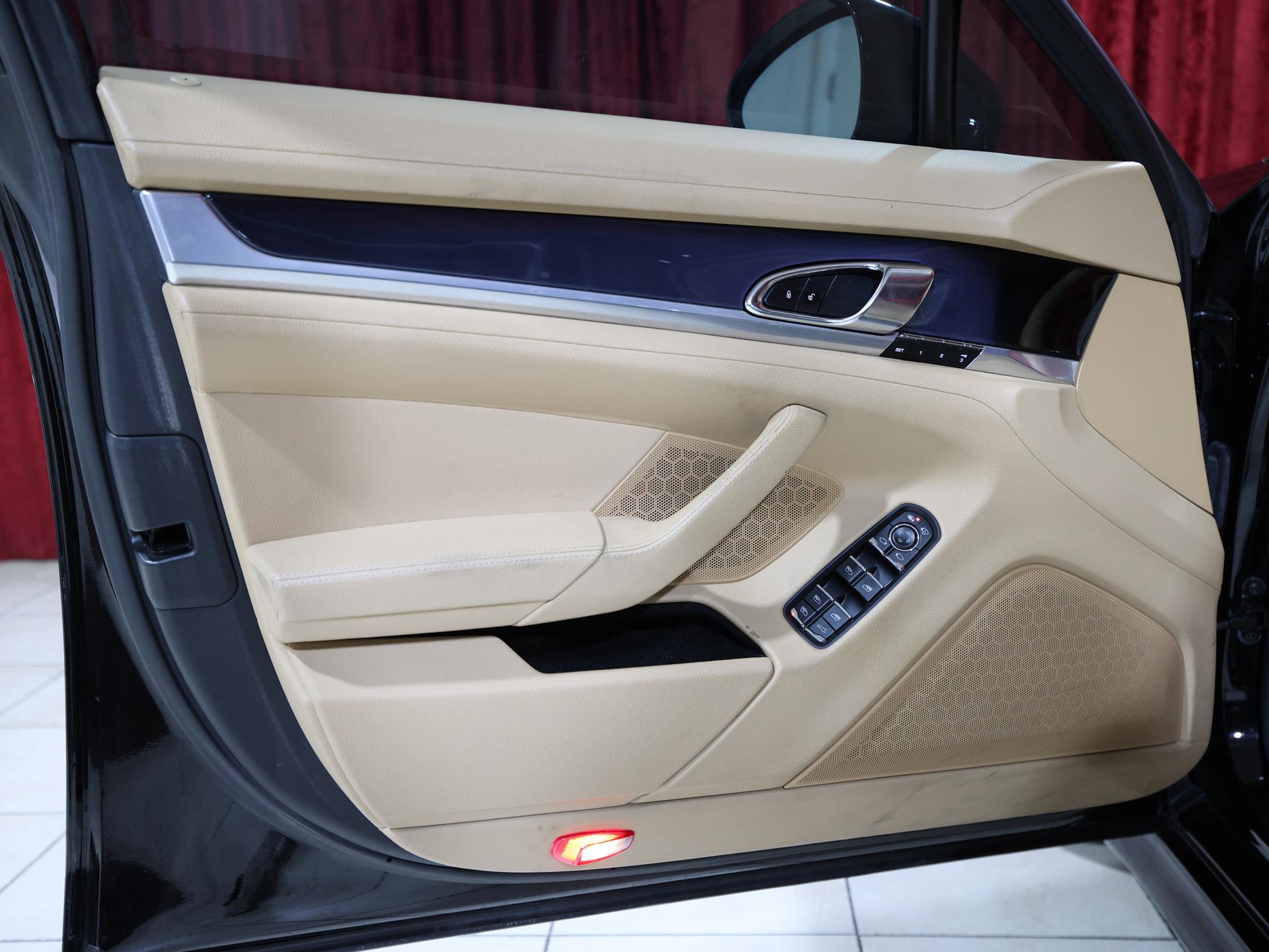 Used 2013 Porsche Panamera image 11