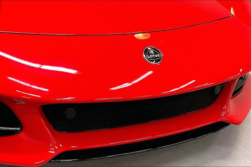Used 2025 Lotus Emira RWD image 31