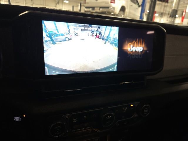 Used 2024 Jeep Wrangler Unlimited w/ Convenience Group image 16