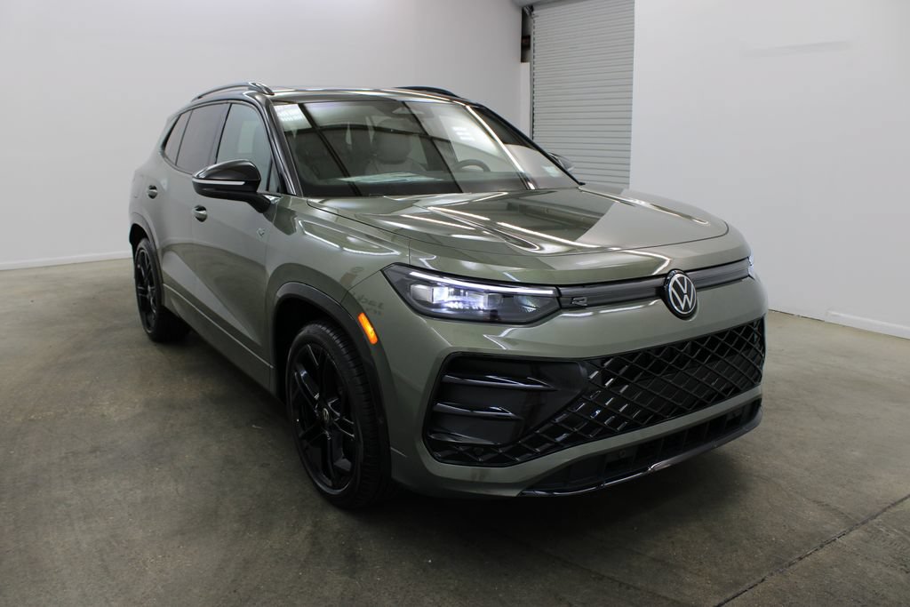 New 2026 Volkswagen Tiguan SE R-Line FWD image 6
