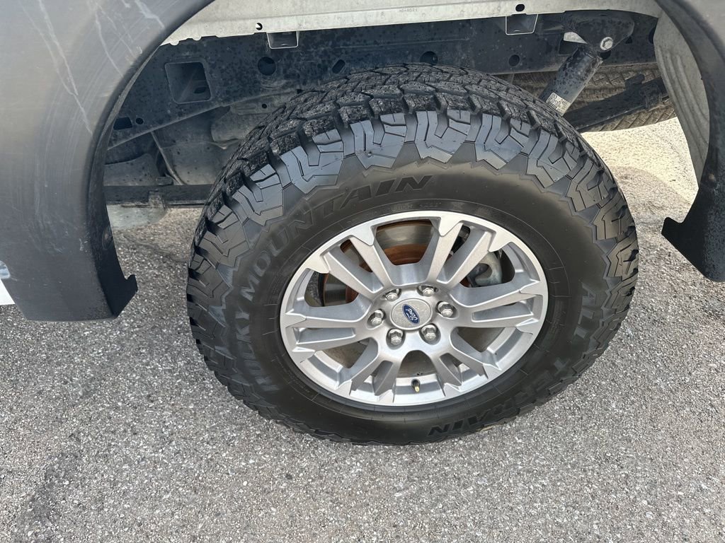 Used 2019 Ford F150 Lariat w/ FX4 Off-Road Package AWD/4WD image 14