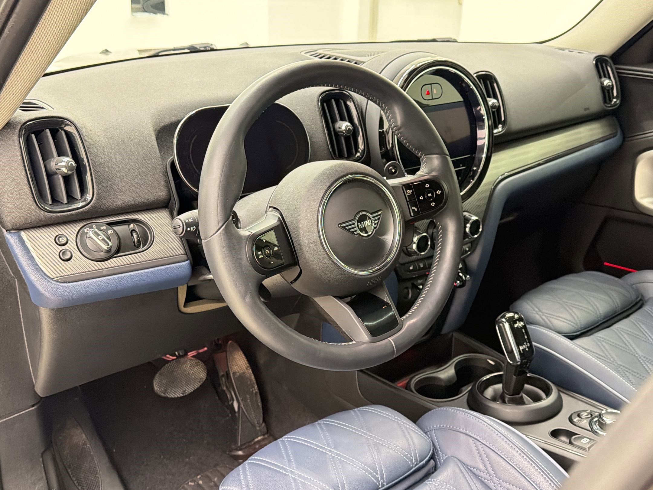 Used 2022 MINI Cooper Countryman S w/ Premium Package FWD image 4