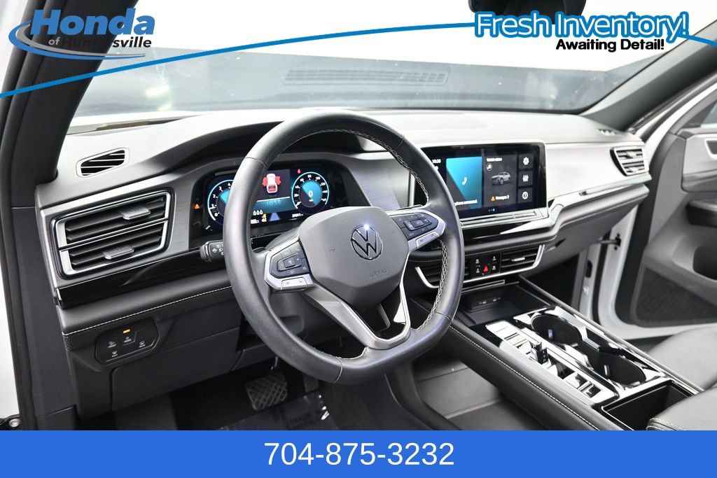 Used 2025 Volkswagen Atlas Cross Sport SE FWD image 23