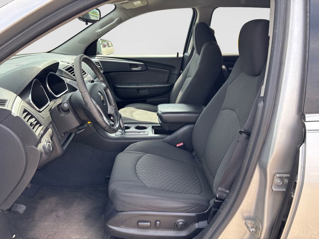 Used 2010 Chevrolet Traverse LT FWD image 10
