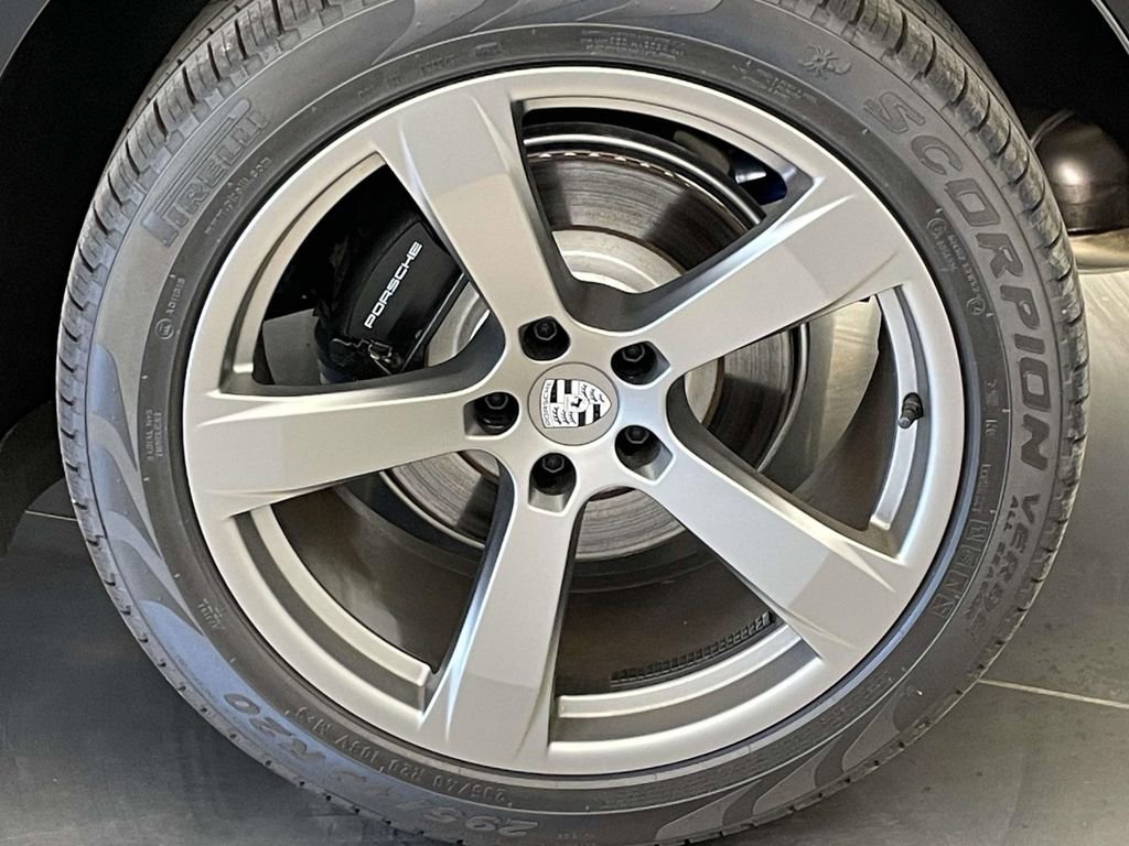 New 2025 Porsche Macan image 12