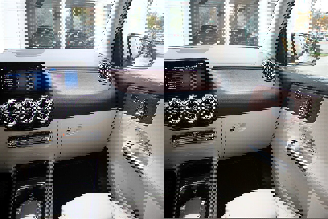 Used 2023 Mercedes-Benz GLA 250 4MATIC image 34