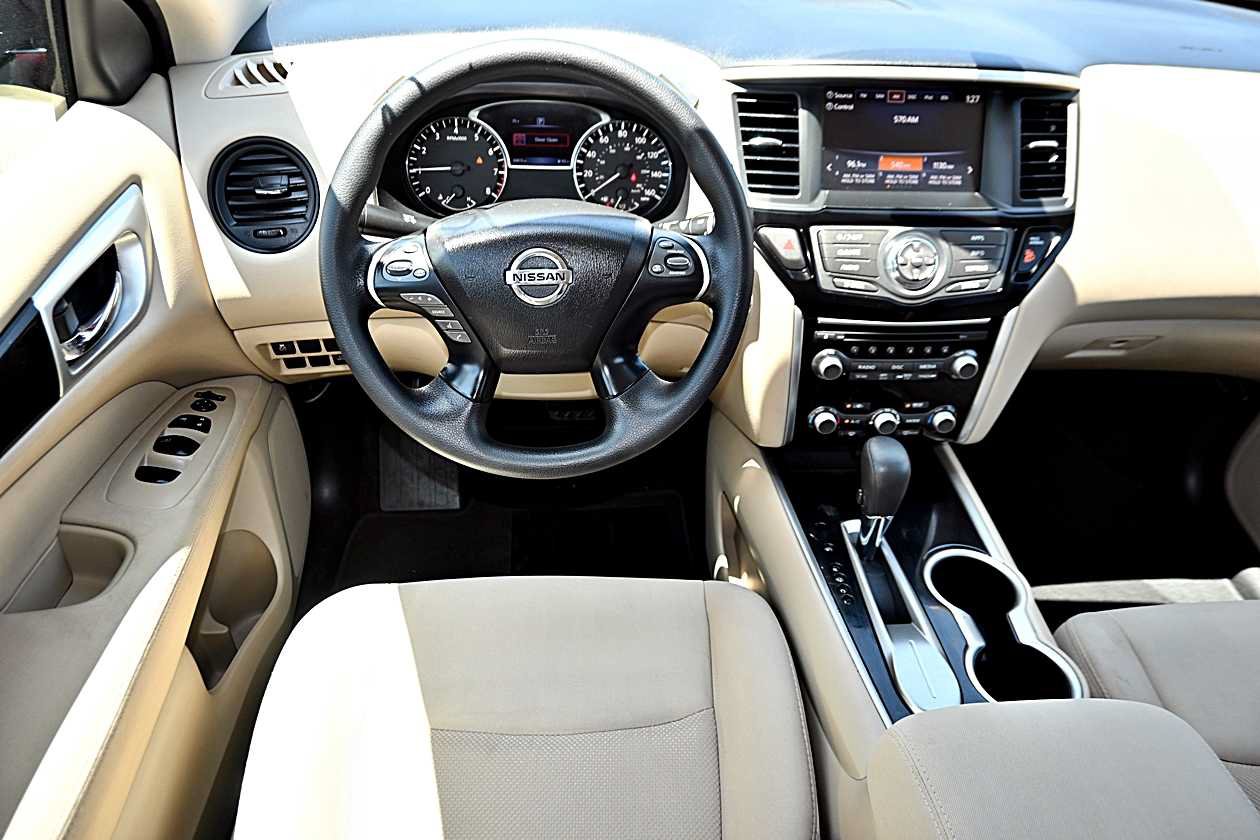 Used 2017 Nissan Pathfinder S FWD image 14