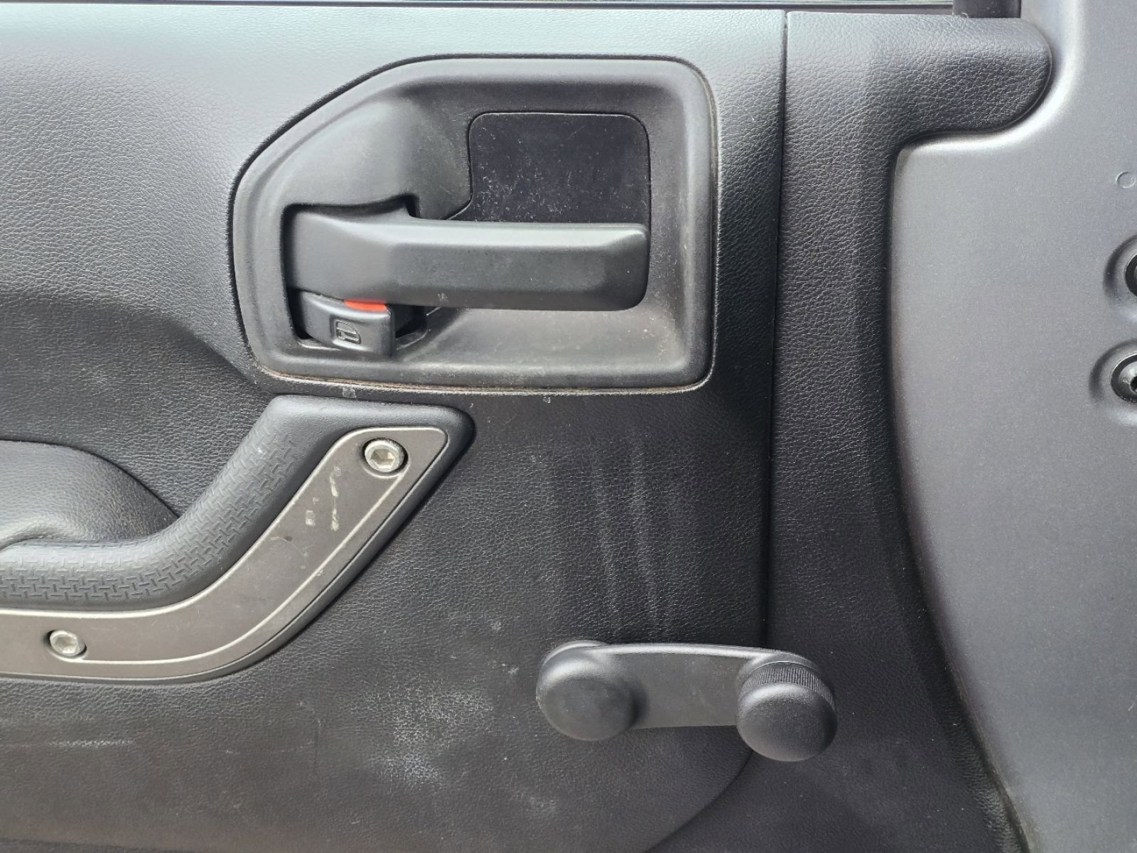 Used 2013 Jeep Wrangler Unlimited Sport w/ Connectivity Group image 27