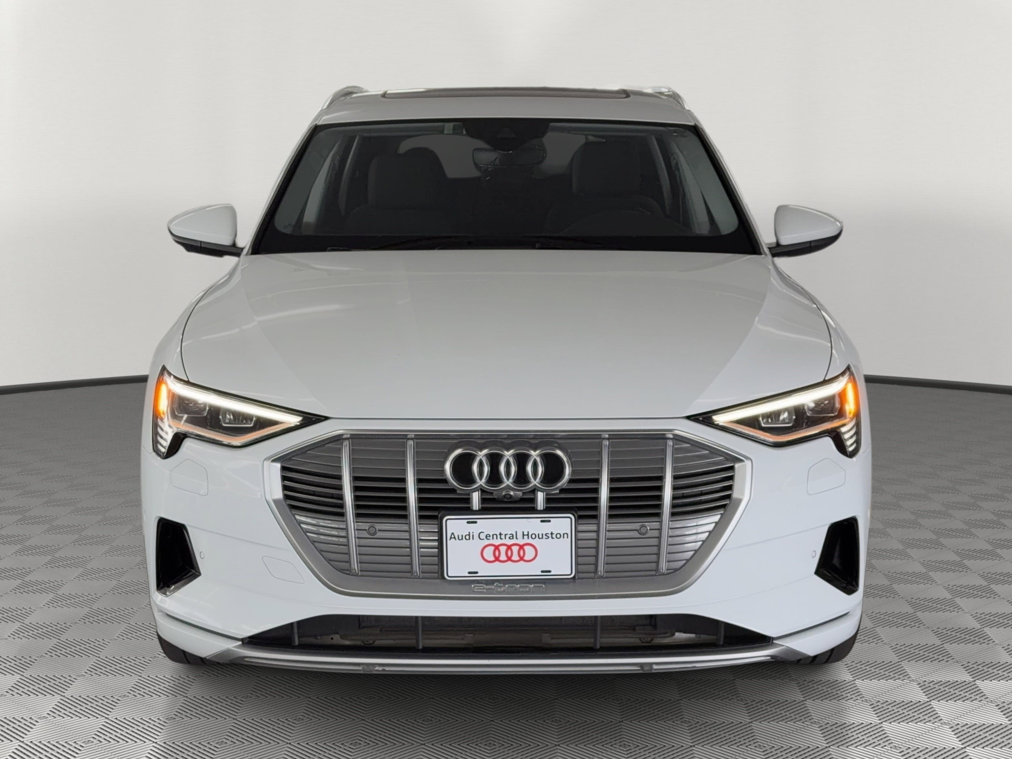 Used 2022 Audi e-tron Premium Plus w/ Premium Plus Package AWD/4WD image 6