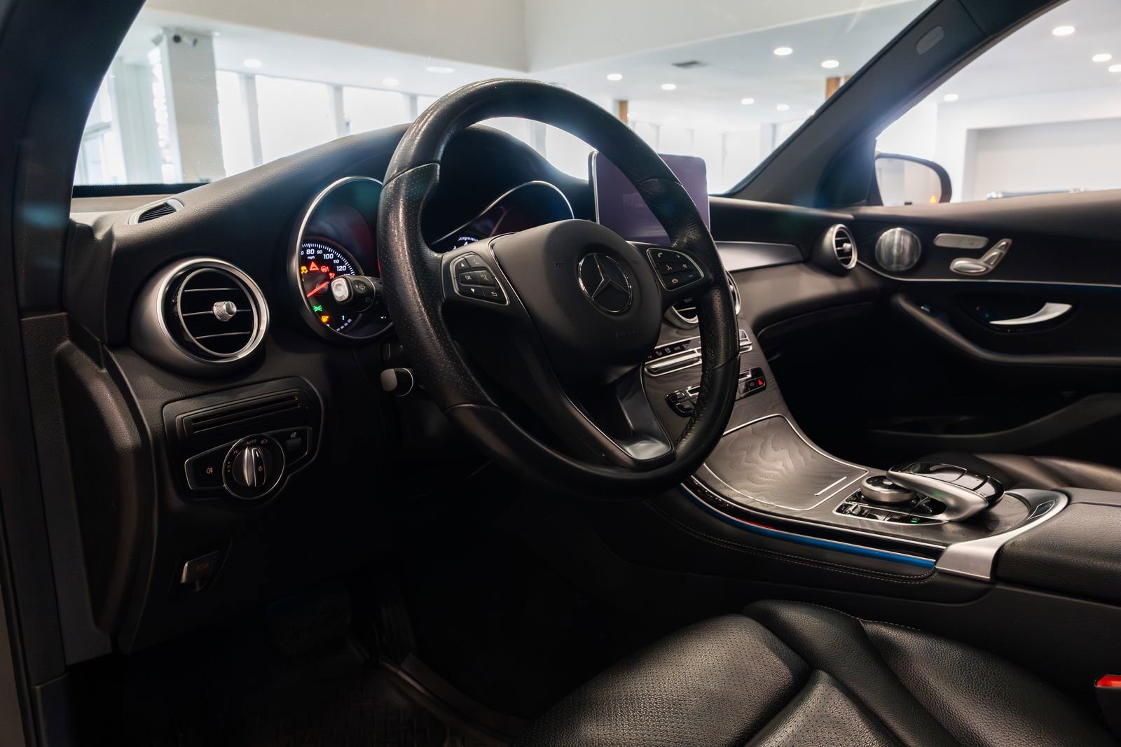 Used 2017 Mercedes-Benz GLC 300 4MATIC image 8