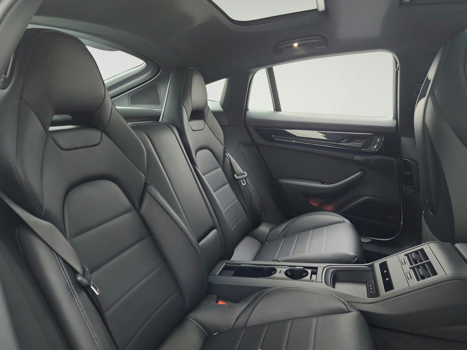 Used 2025 Porsche Panamera image 26