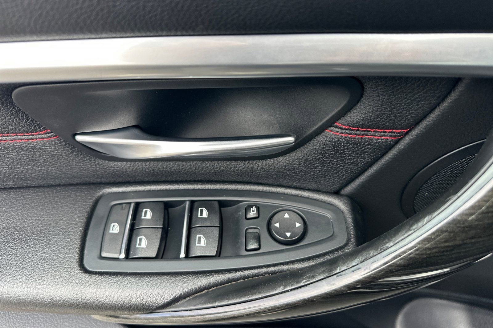 Used 2018 BMW 330i xDrive Sedan AWD/4WD image 11