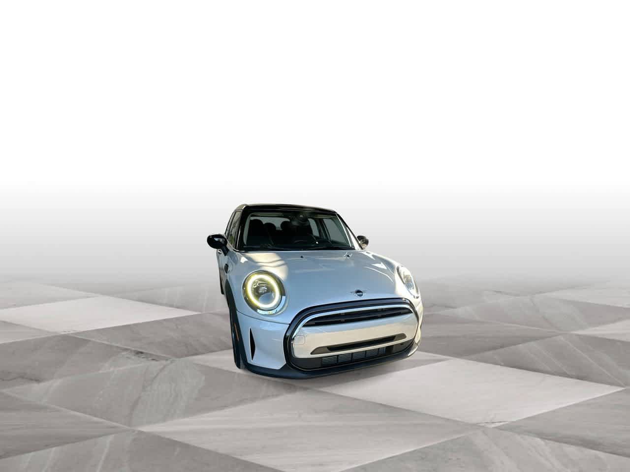 Used 2022 MINI Cooper 4-Door Hardtop FWD image 2