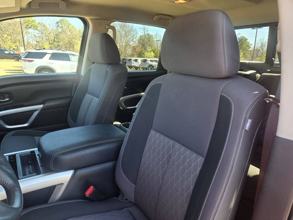 Used 2024 Nissan Titan SV w/ SV Convenience Package image 9