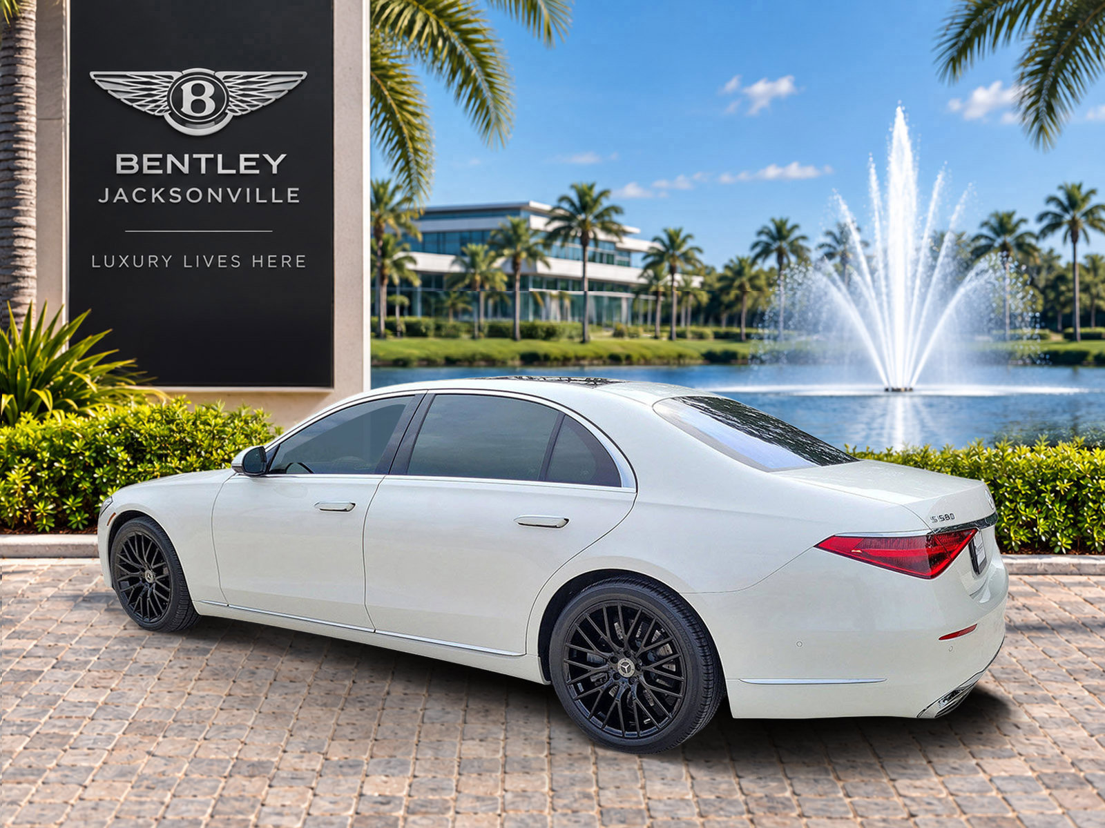 Used 2021 Mercedes-Benz S 580 4MATIC Sedan image 2
