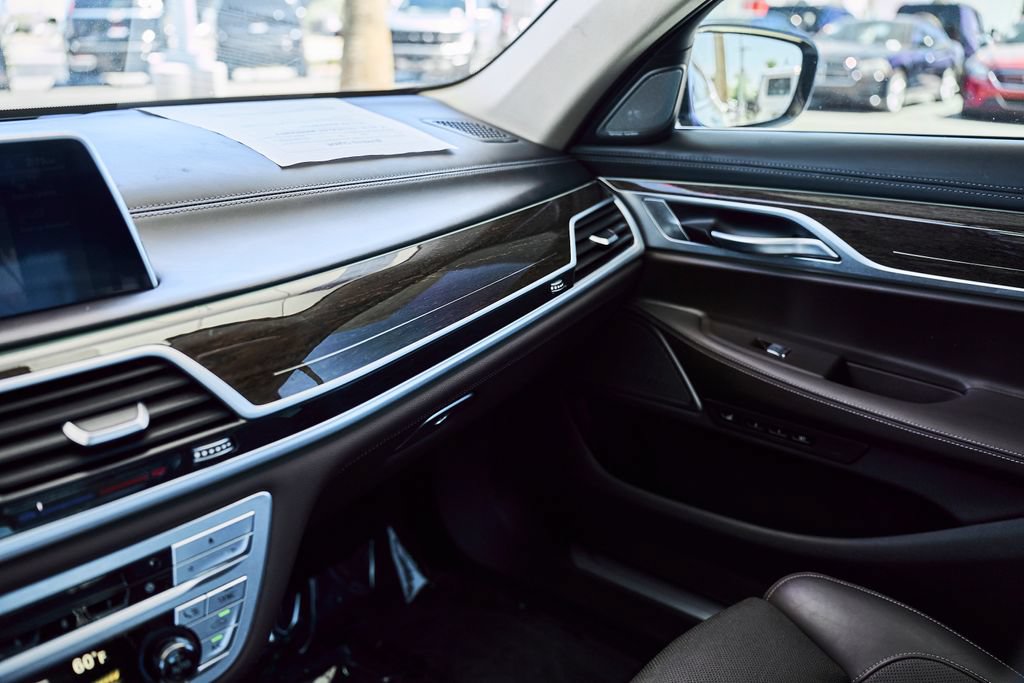 Used 2020 BMW 750i xDrive w/ Executive Package AWD/4WD image 40