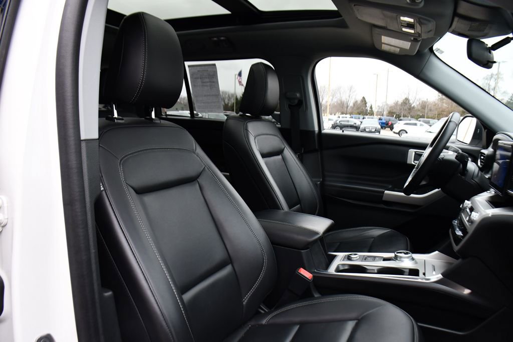 Used 2023 Ford Explorer XLT w/ Equipment Group 202A image 16