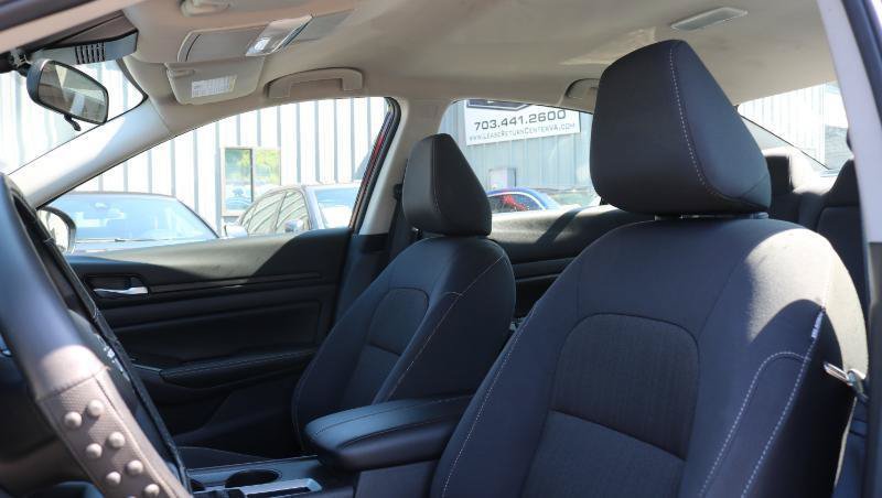 Used 2025 Nissan Altima 2.5 SV FWD image 6