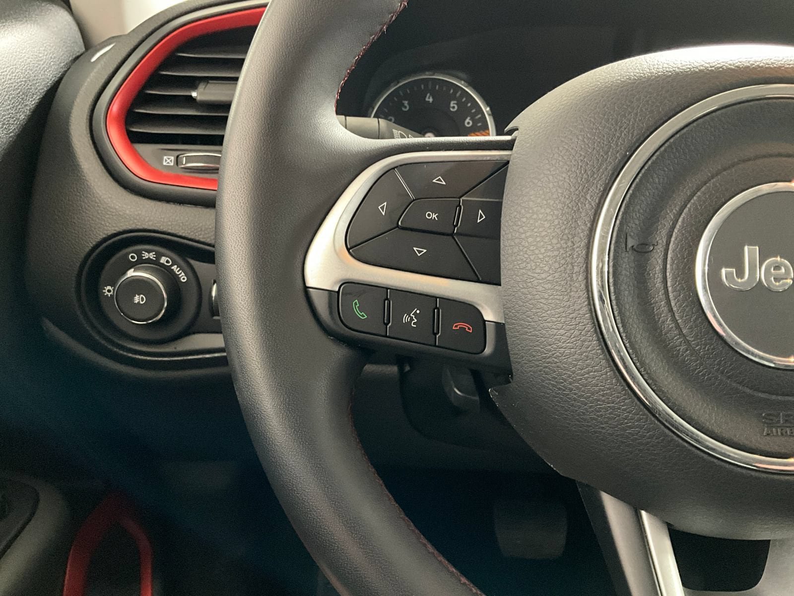 Used 2023 Jeep Renegade Trailhawk AWD/4WD image 19