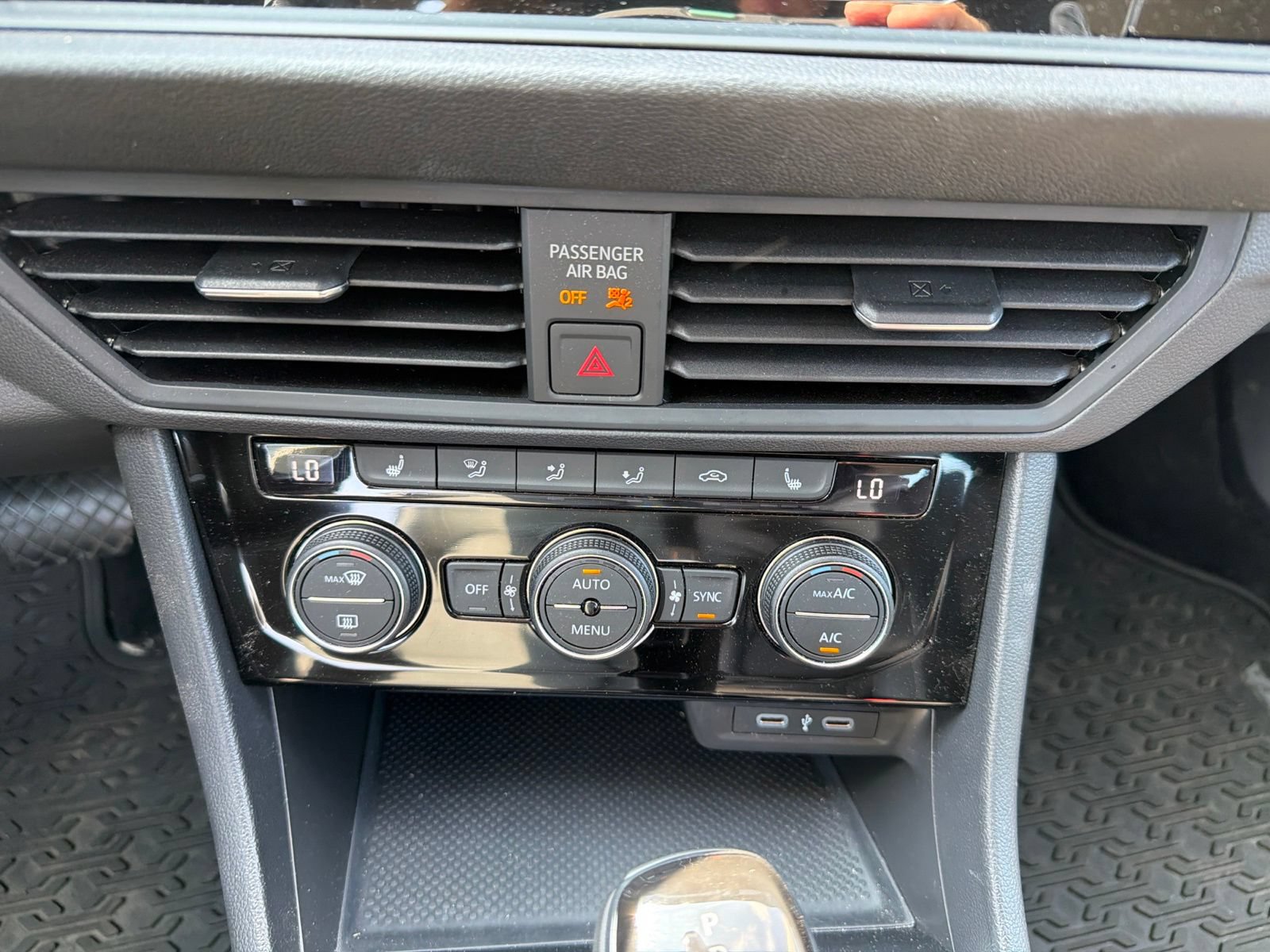 Certified 2023 Volkswagen Jetta SE FWD image 33