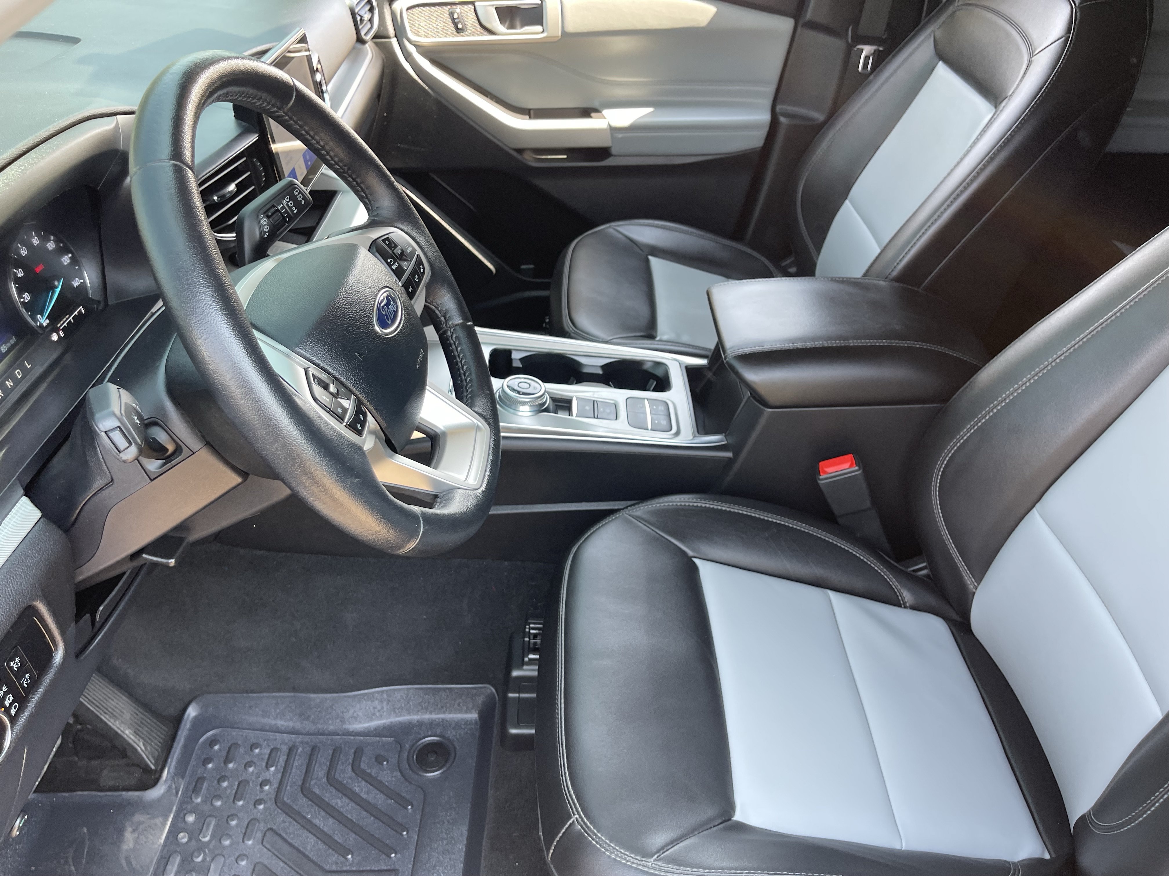 Used 2023 Ford Explorer XLT w/ Equipment Group 202A RWD image 18