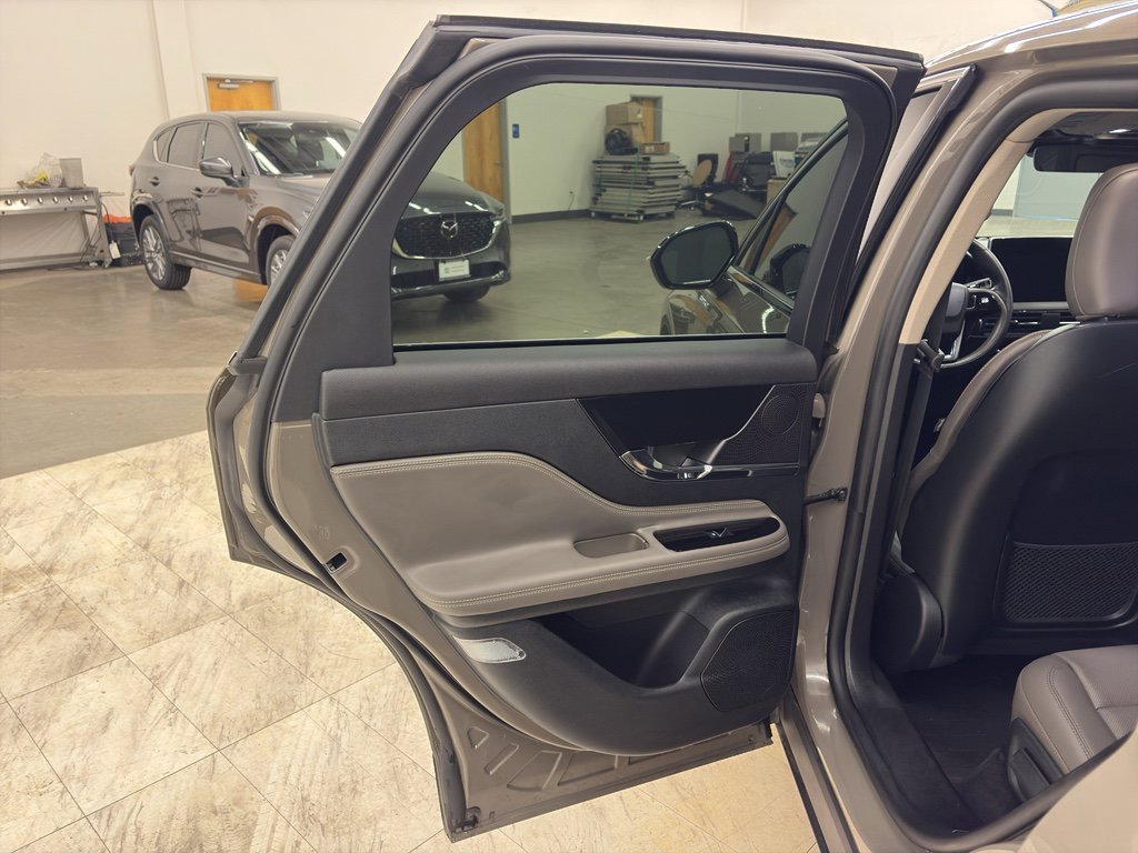 Used 2025 Lincoln Corsair Reserve w/ Rear Removable Package Tray image 13