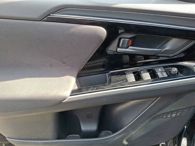 Used 2023 Subaru Solterra Premium image 15