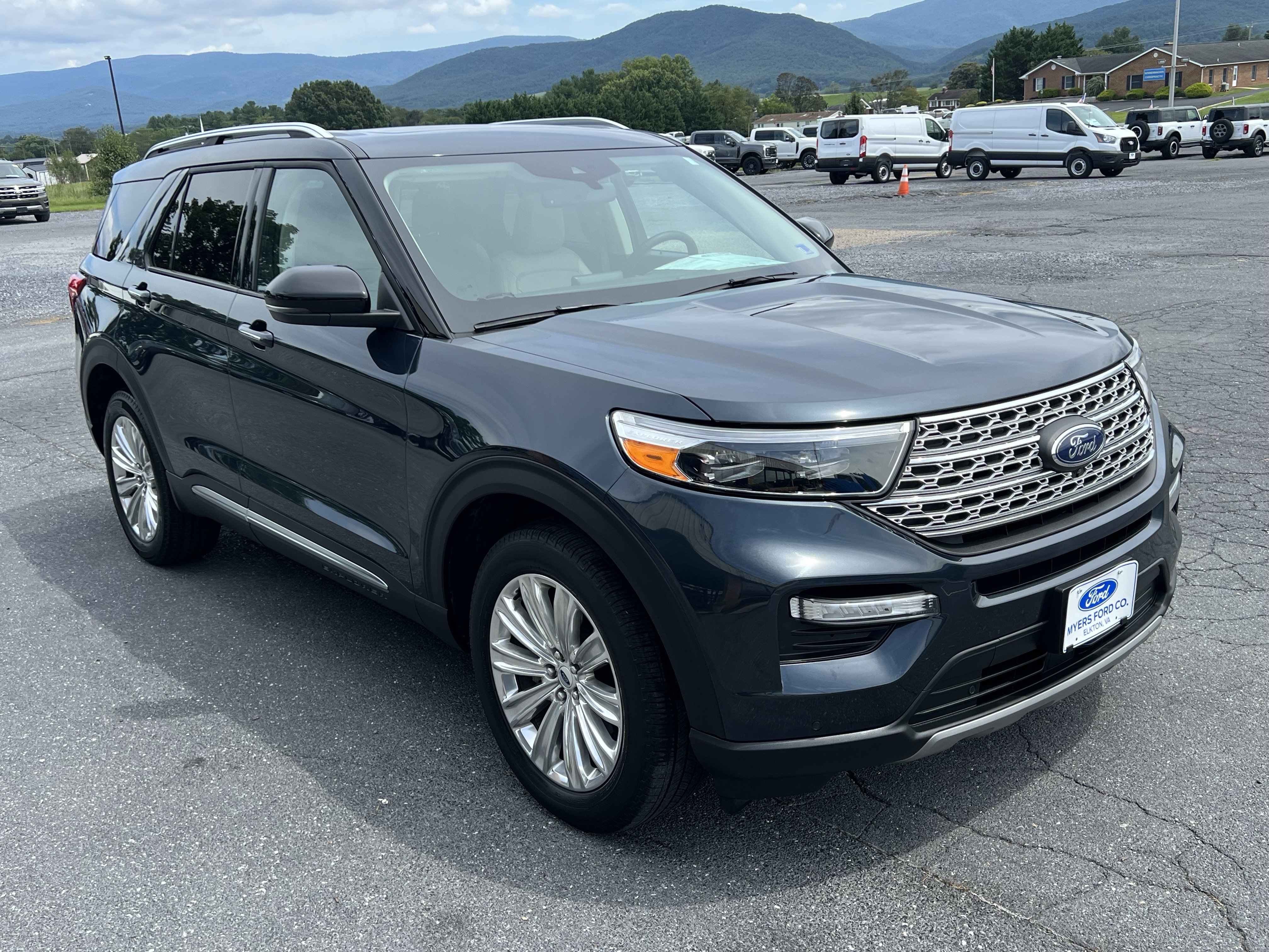 Used 2024 Ford Explorer Limited w/ Equipment Group 301A AWD/4WD image 5