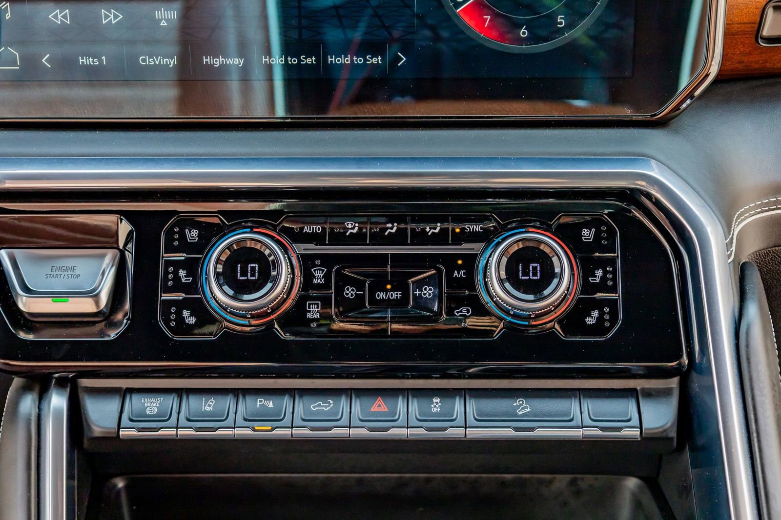 Used 2025 GMC Sierra 2500 Denali Ultimate AWD/4WD image 25