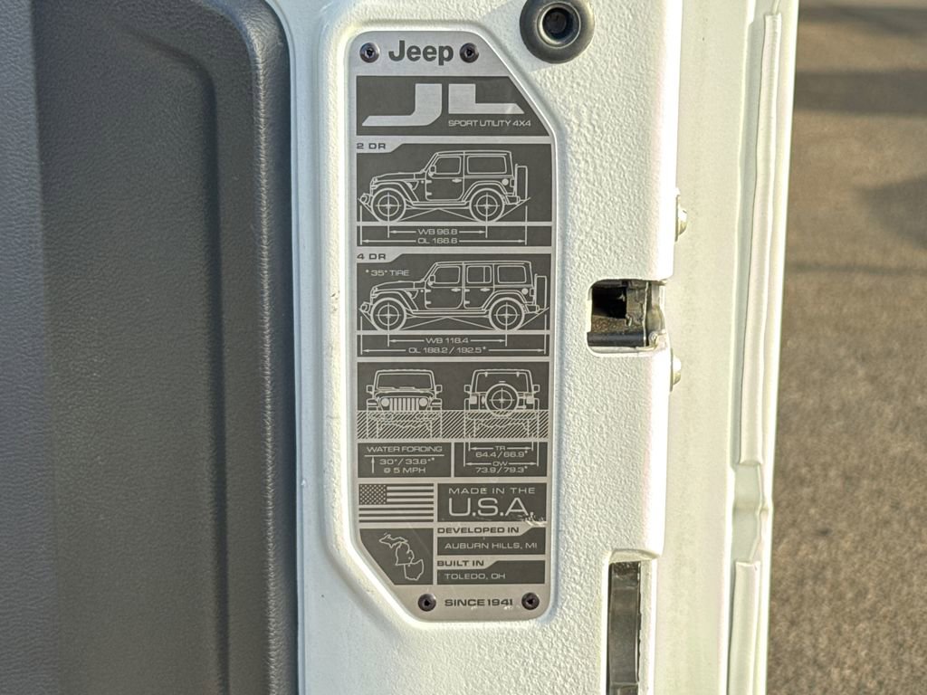 Used 2022 Jeep Wrangler Unlimited Sahara w/ Cold Weather Group image 13