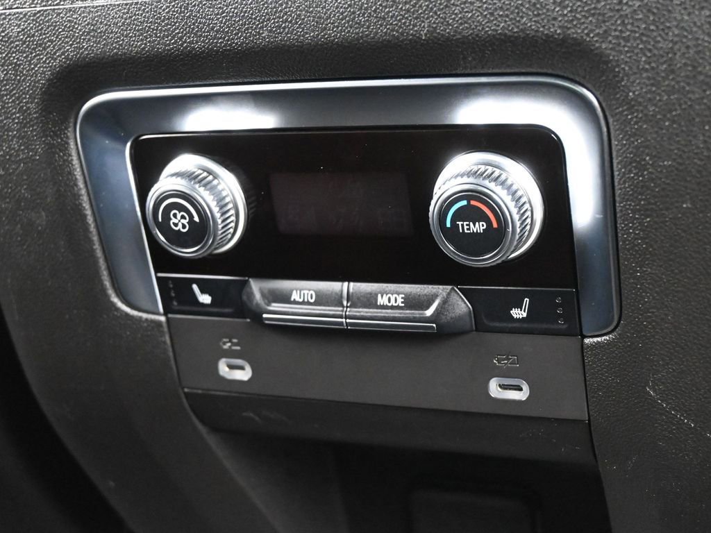 Used 2022 GMC Yukon Denali w/ Denali Premium Package image 51