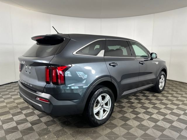 Used 2022 Kia Sorento LX image 3