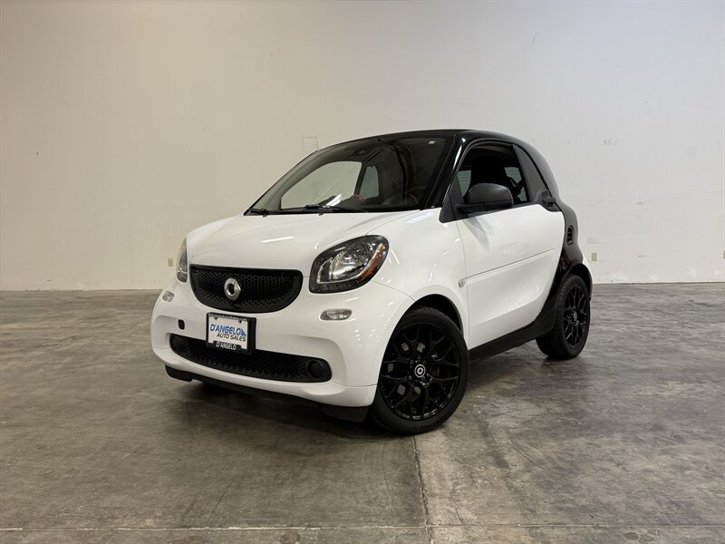 Used 2017 smart fortwo pure RWD image 40