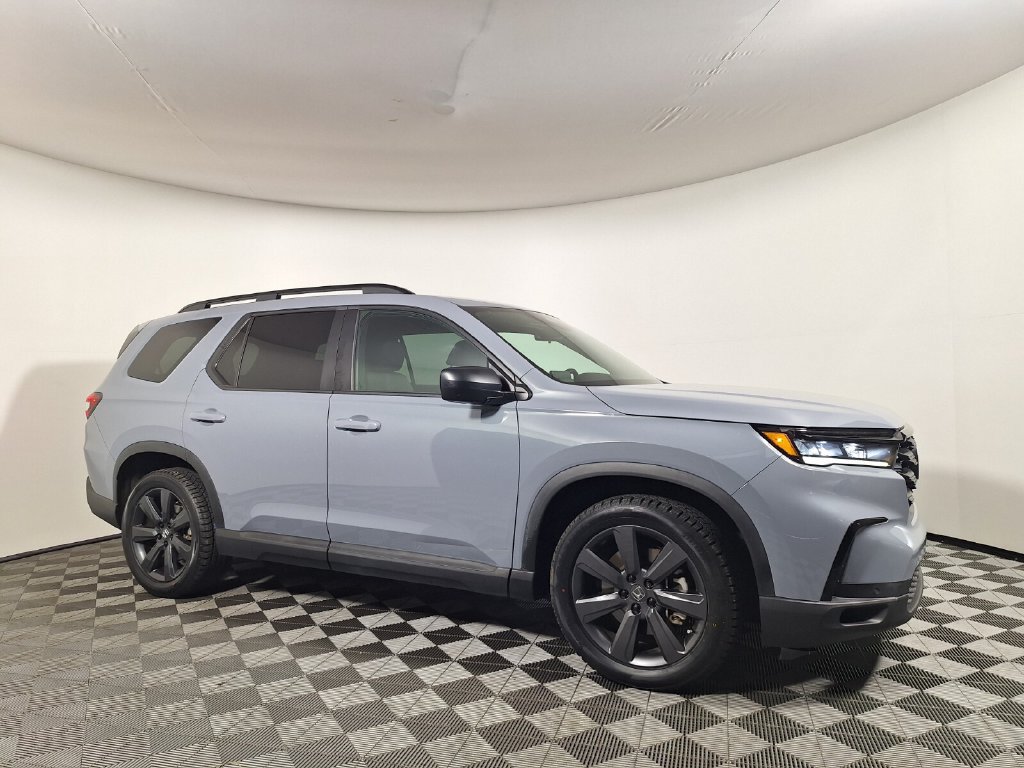 Used 2024 Honda Pilot Sport image 3