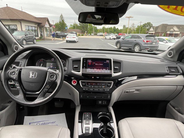 Used 2017 Honda Pilot Touring image 11