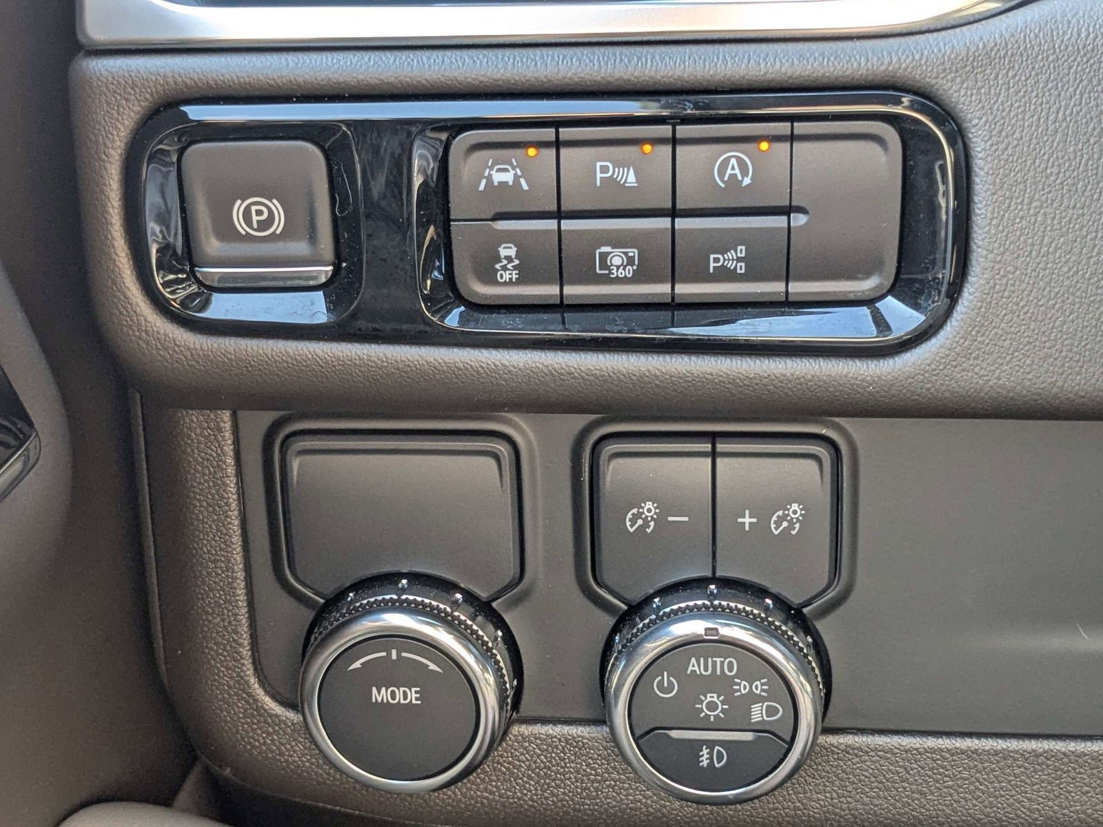 Used 2025 GMC Yukon Elevation image 28