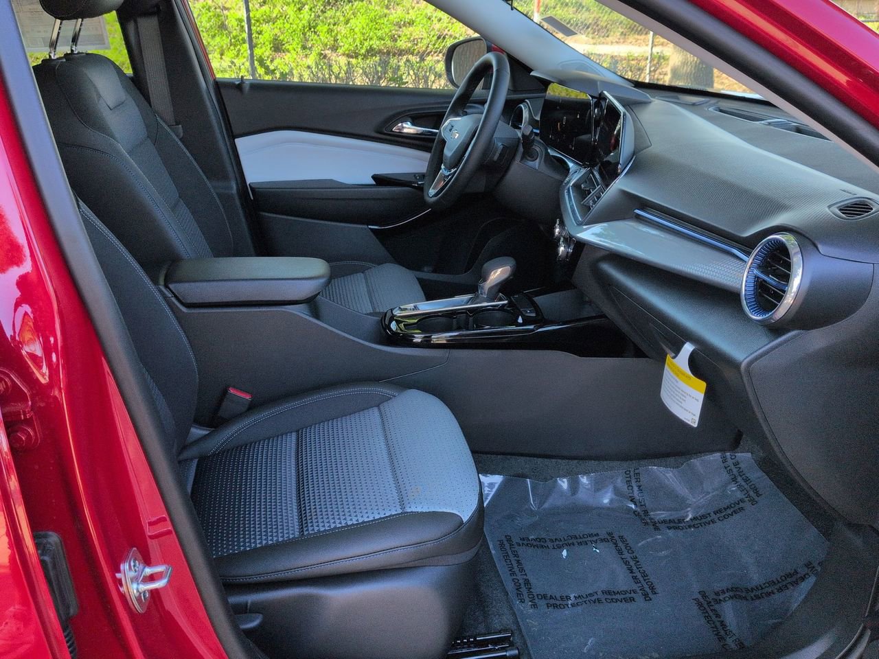 Used 2026 Chevrolet Trax LT w/ LT Convenience Package FWD image 25