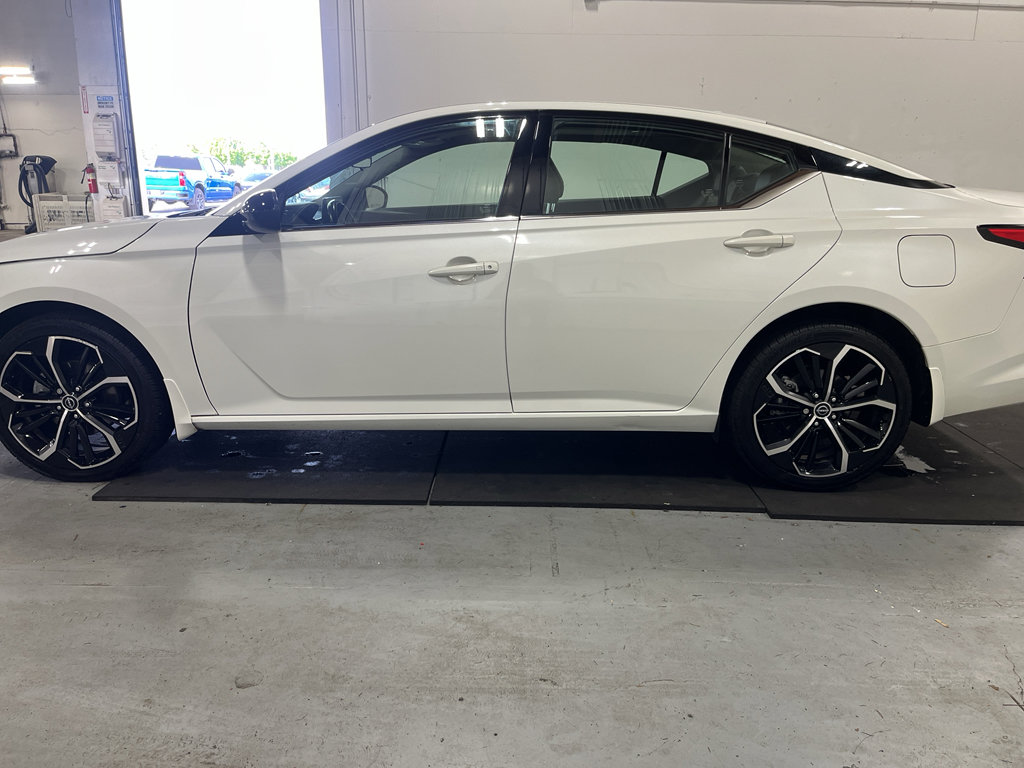 Used 2023 Nissan Altima 2.5 SR w/ SR Premium Package AWD/4WD image 4