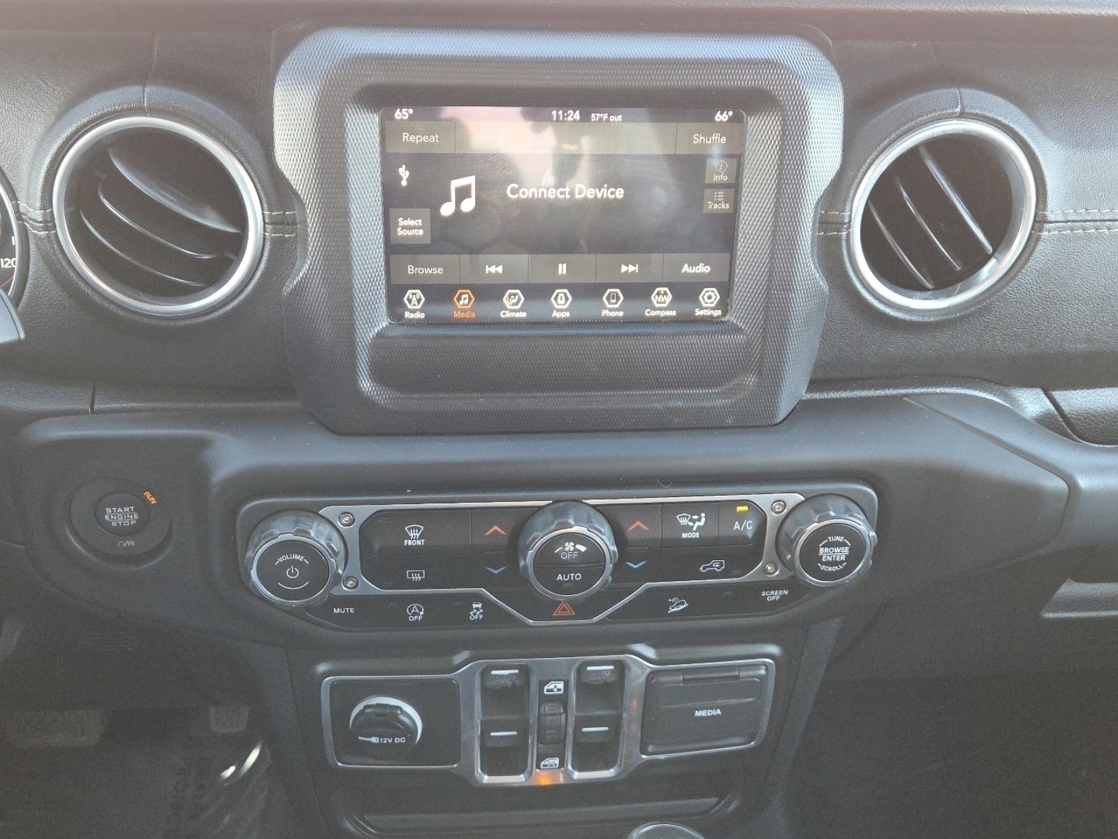 Used 2018 Jeep Wrangler Unlimited Sahara image 28