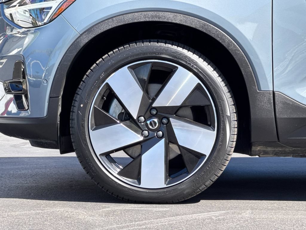 Certified 2023 Volvo C40 P8 Recharge Ultimate w/ Protection Package Premier AWD/4WD image 24