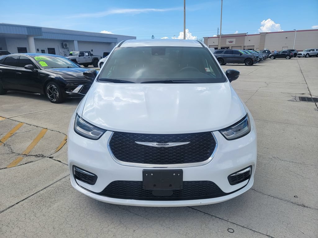 Used 2025 Chrysler Pacifica Select FWD image 8