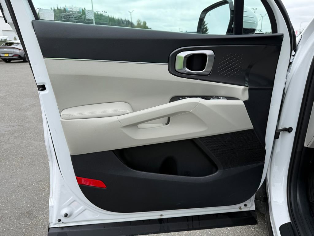 Certified 2025 Kia Sorento S FWD image 17