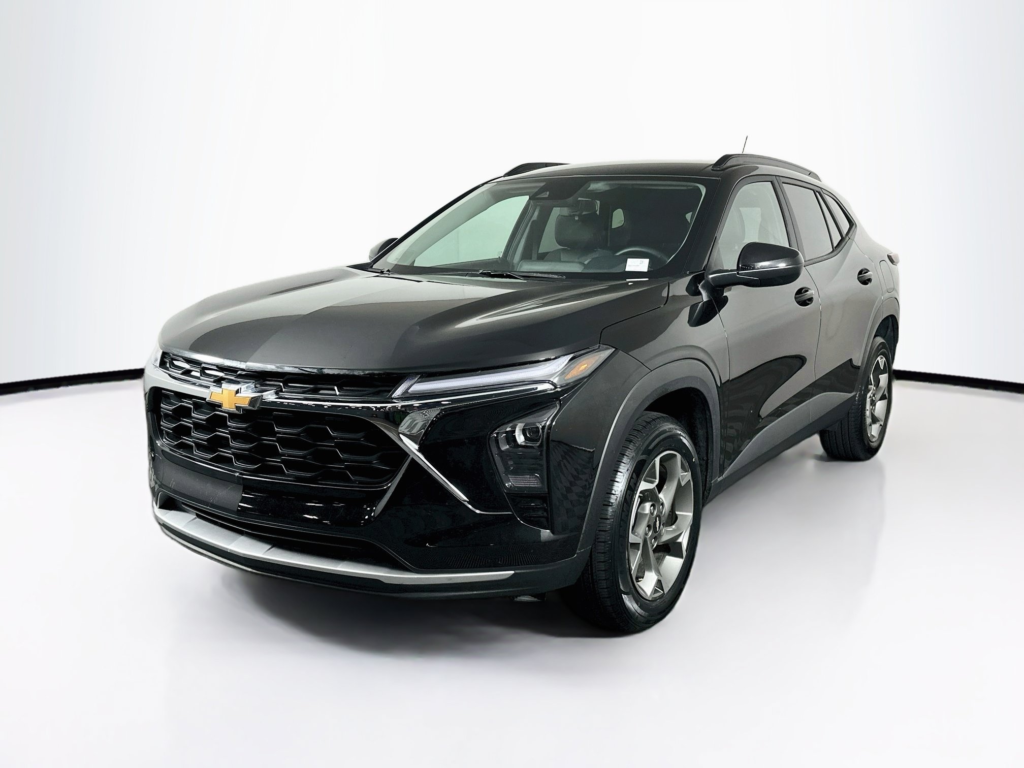 Used 2025 Chevrolet Trax LT w/ LT Convenience Package FWD image 3