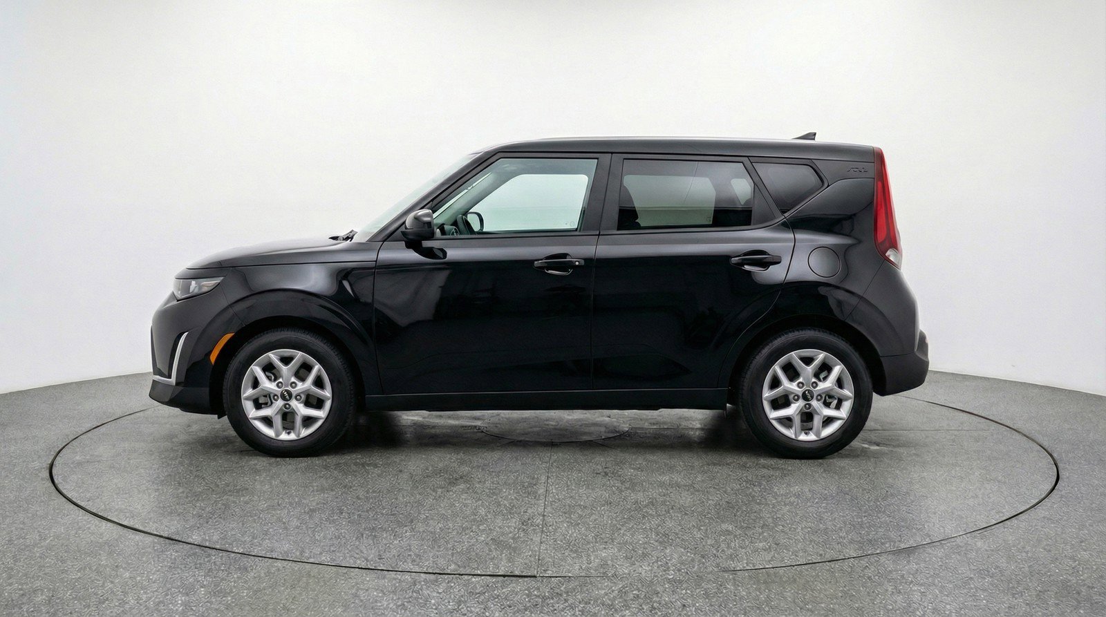 Used 2025 Kia Soul LX w/ LX Technology Package image 5