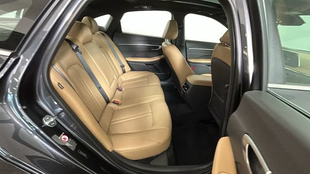 Used 2021 Hyundai Sonata Limited w/ Winter Weather Package FWD image 29